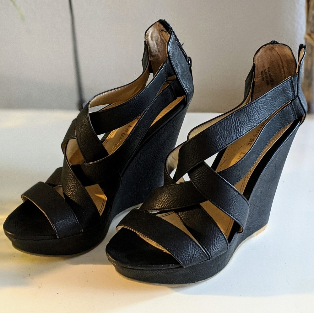 Chinese Laundry Black Strappy Wedges, Size 7.5